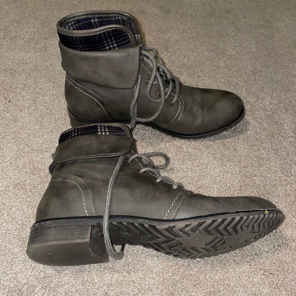 Cliffs by White Mountain Lace Up Boots